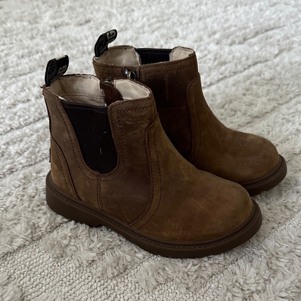 UGG Tan Leather Chelsea Boots